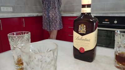 Sex cu soția beată a unui prieten. Sper să nu o las însărcinată.